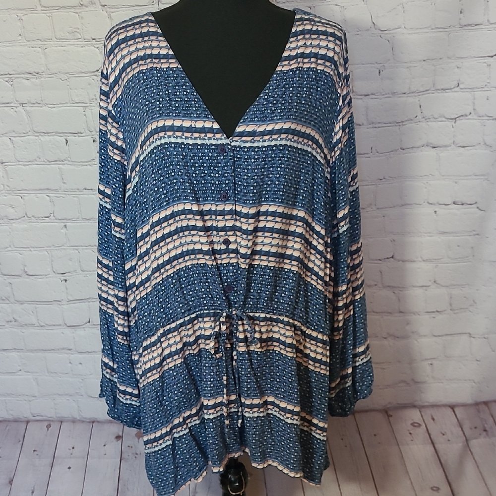 Lane Bryant Blue Size 28 Blue White V Neck Long Sleeve Tunic